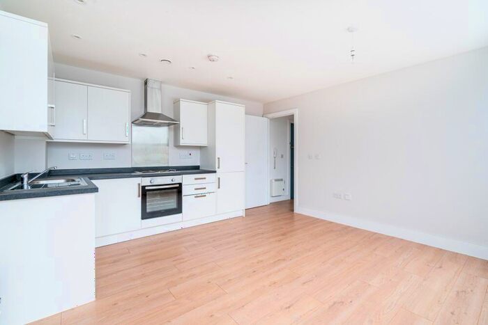 2 Bedroom Flat To Rent In Kenton Road, Harrow, HA3