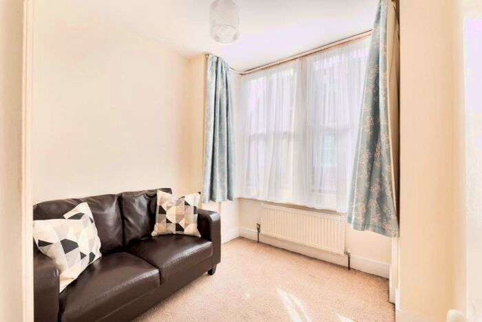 1 Bedroom House To Rent In Kirbys Lane, Canterbury, CT2