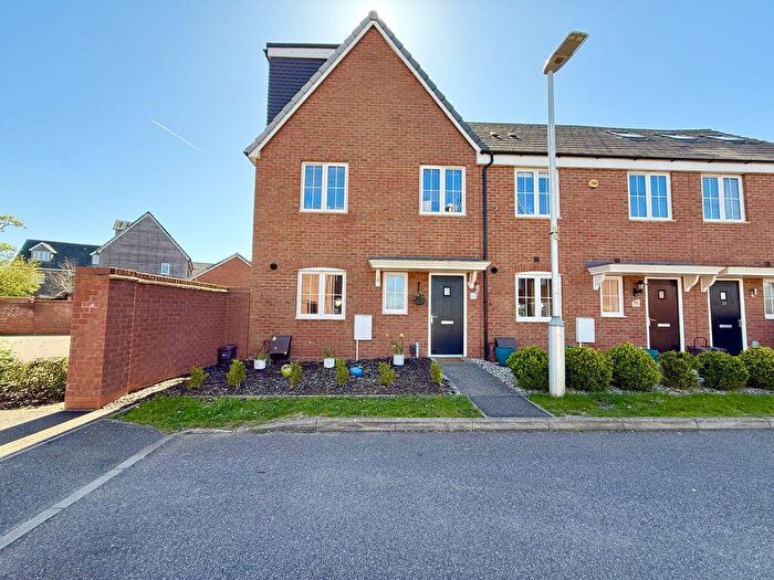 4 Bedroom End Of Terrace House For Sale In Fortuna Mead, Leighton Buzzard, LU7