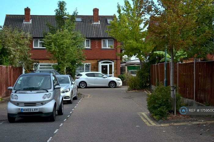 3 Bedroom Semi-Detached House To Rent In Haddon Close, New Malden, KT3