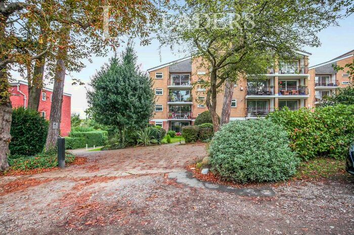 2 Bedroom Apartment To Rent In Waylands Mead, Beckenham, BR3