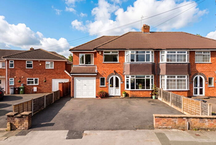 4 Bedroom Semi-Detached House For Sale In Lawnswood Avenue, Shirley, B90