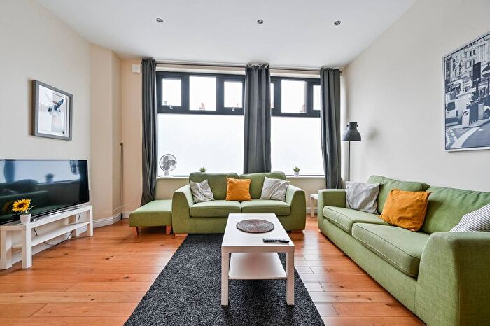2 Bedroom Flat To Rent In Trafalgar Road, Greenwich, London, SE10
