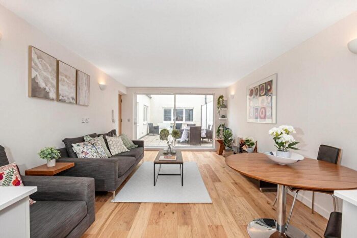 2 Bedroom Apartment For Sale In Sternhall Lane, Peckham Rye, London, SE15