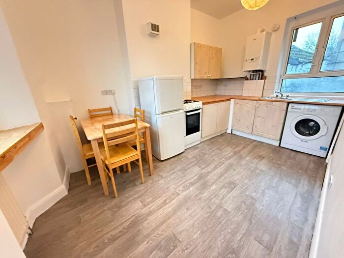 3 Bedroom Flat To Rent In Deptford Broadway, London, SE8