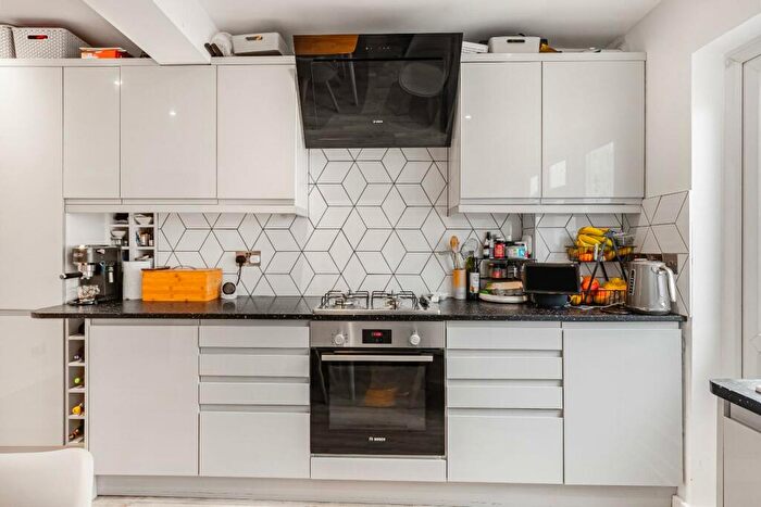 3 Bedroom End Of Terrace House For Sale In Ingram Road, Dartford, DA1