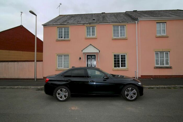 4 Bedroom Semi-Detached House To Rent In St. James Way, Tiverton EX16