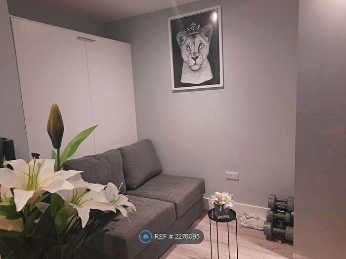 Studio To Rent In Lee, London, SE12