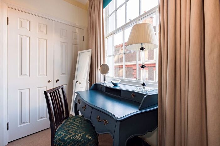 2 Bedroom Flat To Rent In Bourdon Street, Mayfair, W1K