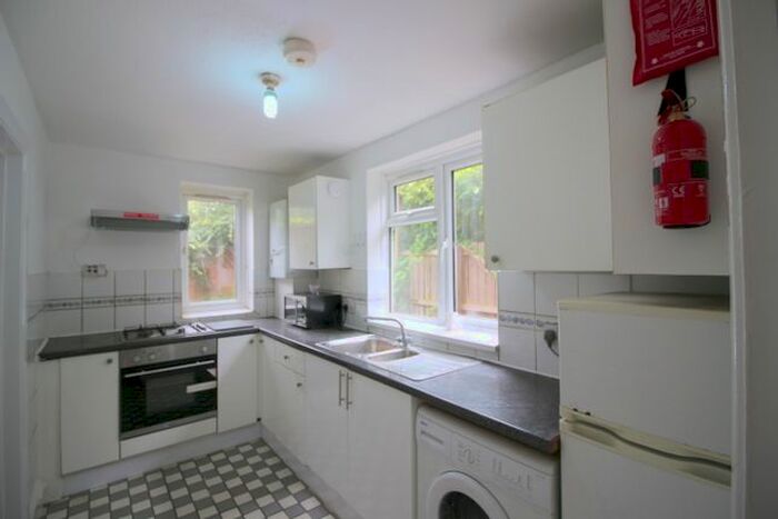 2 Bedroom Flat To Rent In Silverland Street, London, E16