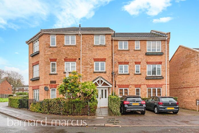 2 Bedroom Flat For Sale In Chestnut Grove, London, SE20