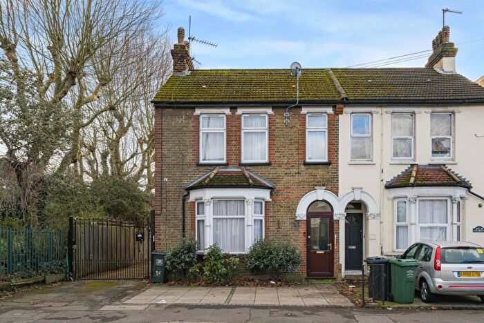 3 Bedroom House For Sale In The Brent, Dartford, DA1