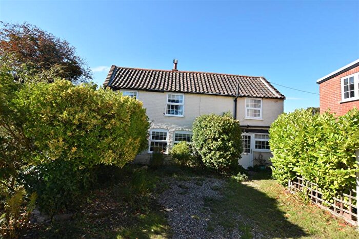 2 Bedroom Detached House For Sale In High Street, Mundesley, Norwich, NR11