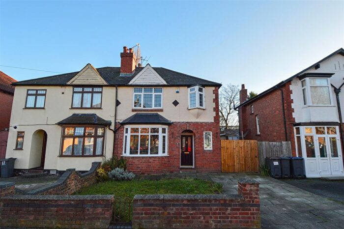3 Bedroom Semi-Detached House To Rent In Langleys Road, Selly Oak, Birmingham, West Midlands, B29