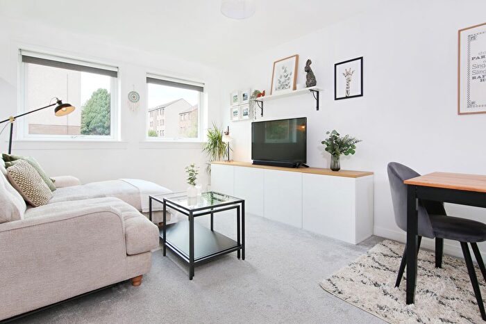 1 Bedroom Flat For Sale In / West Winnelstrae, Edinburgh, EH5