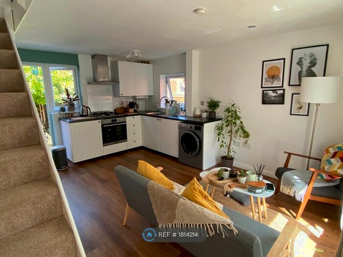 1 Bedroom Semi-Detached House To Rent In Globe Pond Road, London, SE16