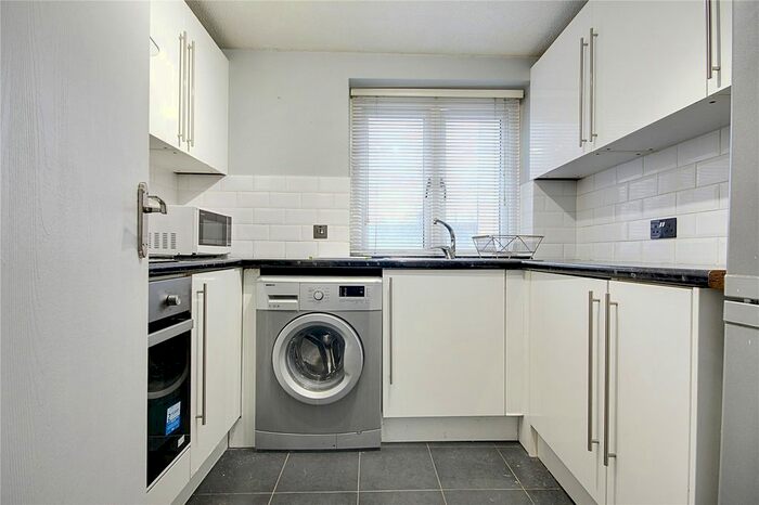 1 Bedroom Flat To Rent In Eleanor Way, Waltham Cross, Hertfordshire EN8