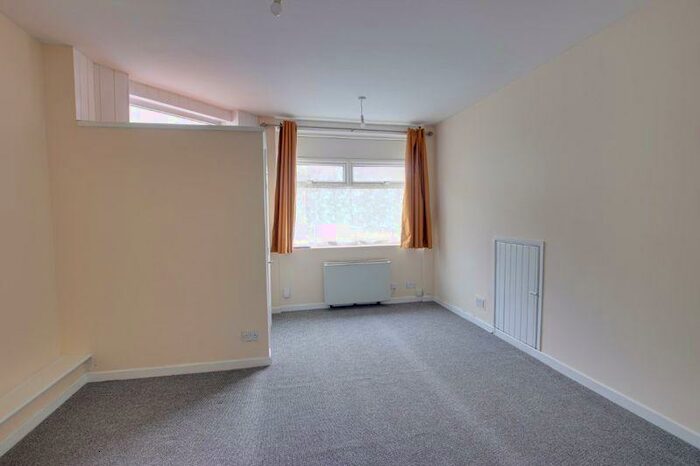 1 Bedroom Flat To Rent In Mortimer Street, Trowbridge, BA14