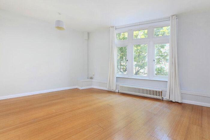 1 Bedroom Flat To Rent In Balham Hill, Clapham South, London, SW12