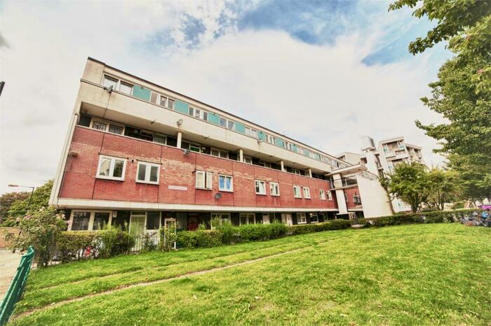 3 Bedroom Maisonette To Rent In Wedgewood House, Warley Street, London, E2