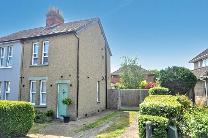 2 Bedroom Semi-Detached House For Sale In Daws Heath Road, Benfleet, SS7