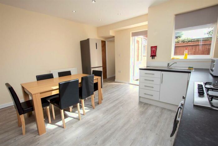 5 Bedroom House To Rent In Raddlebarn Road, Birmingham, B29