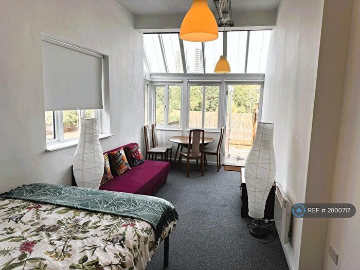 Studio To Rent In Kennington Lane, London, SE11