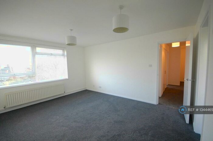 2 Bedroom Flat To Rent In West Park, London, SE9