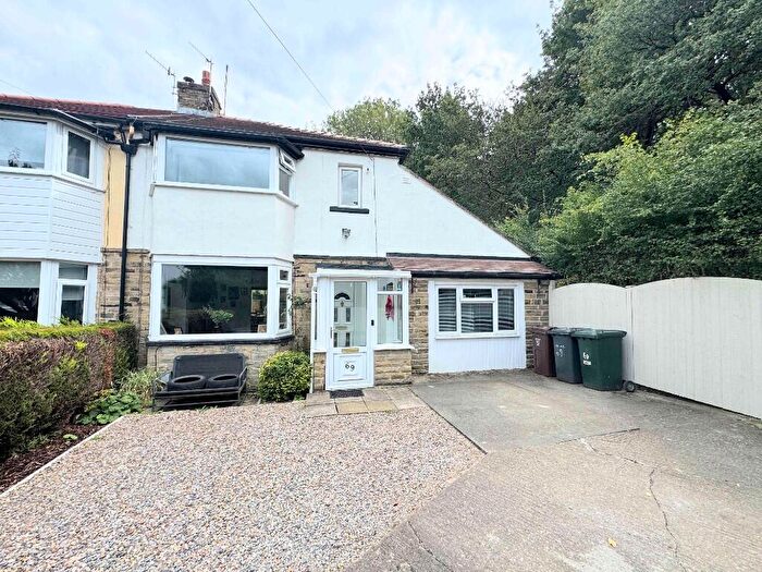 4 Bedroom Semi-Detached House For Sale In Avondale Road, Shipley, BD18