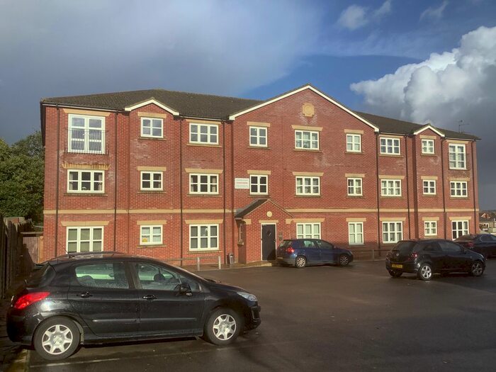 2 Bedroom Flat To Rent In Braunston Close, Hunsbury Hill, Northampton, NN4