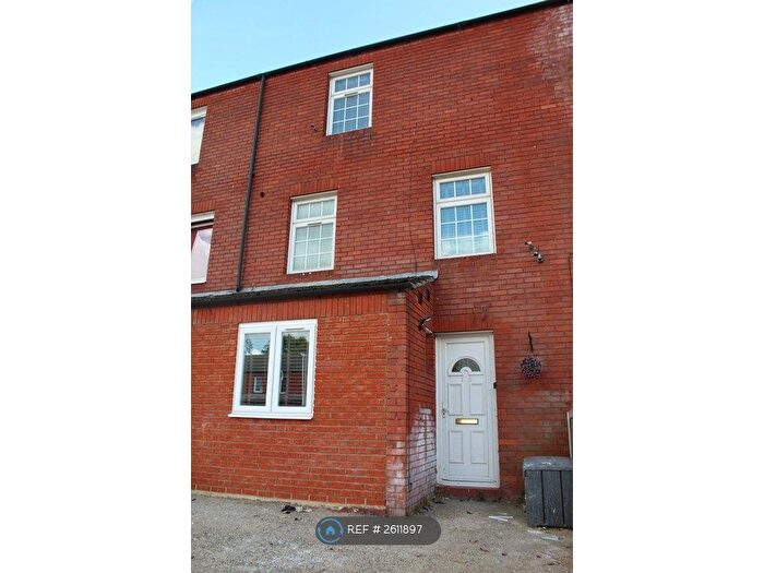 6 Bedroom Terraced House To Rent In Helpeston, Basildon, SS14