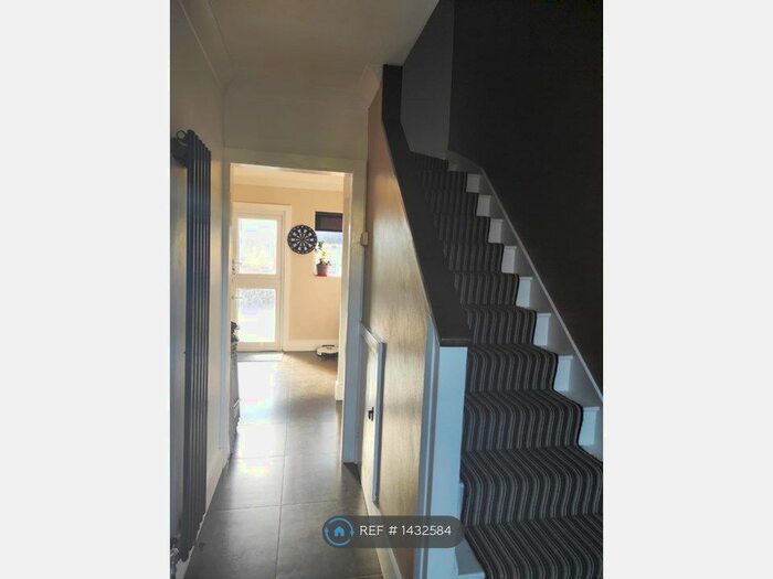 4 Bedroom Semi-Detached House To Rent In Towncourt Lane, Orpington, BR5