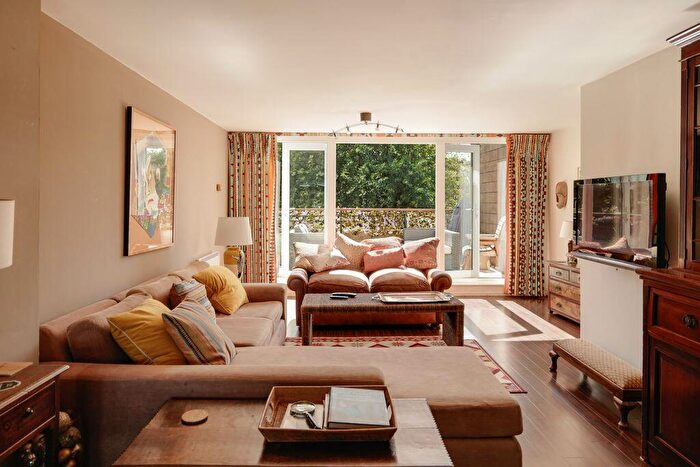 2 Bedroom Apartment For Sale In Clifton Wood Road, Bristol, BS8