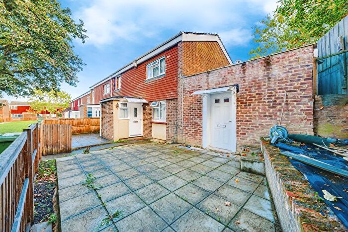 5 Bedroom Terraced House For Sale In Maynard Close, Erith, DA8