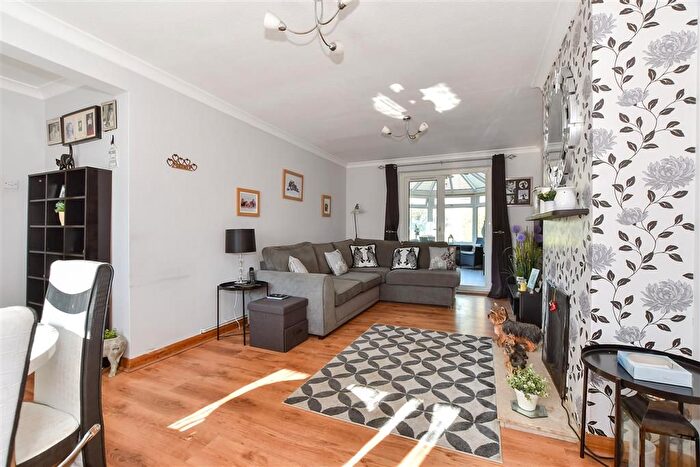 3 Bedroom Semi-Detached House For Sale In New Farthingdale, Dormansland, Lingfield, Surrey, RH7