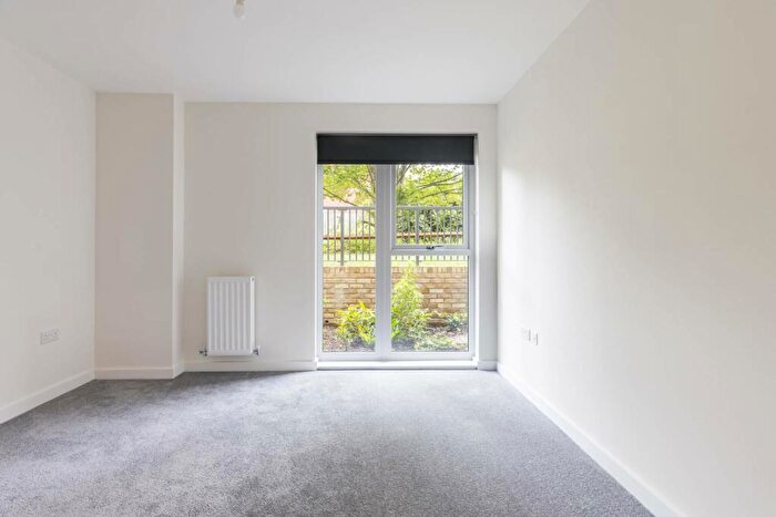 2 Bedroom Flat To Rent In Borders Lane, Loughton, IG10