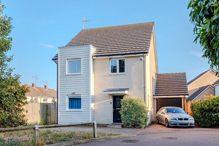 4 Bedroom Detached House For Sale In Elms Court, Westcliff-On-Sea, SS0