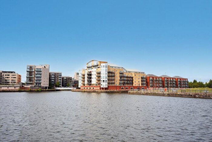2 Bedroom Apartment For Sale In Adventurers Quay, Cardiff, CF10