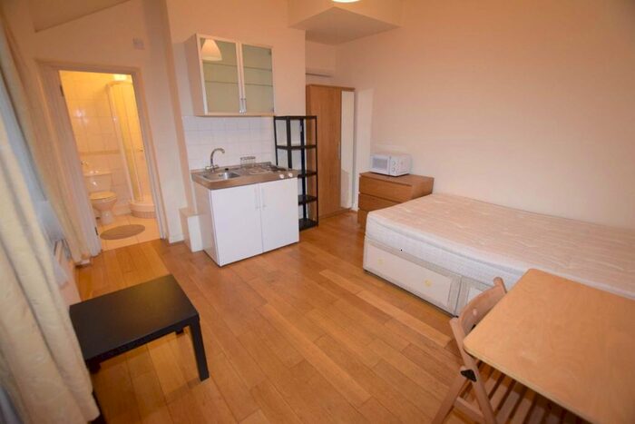 Studio To Rent In Queens Road, Hendon, London NW4