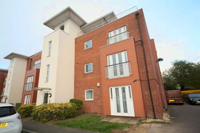 2 Bedroom Flat To Rent In Hawkes Close, Langley, Slough, SL3