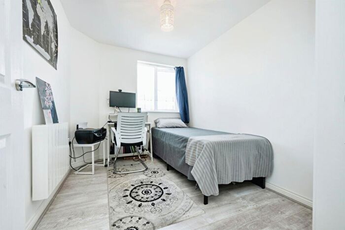 2 Bedroom Apartment For Sale In Traction Lane, Bedford, MK42