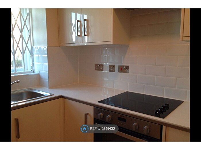 2 Bedroom Flat To Rent In Harlinger Street, Charlton/Woolwich, SE18