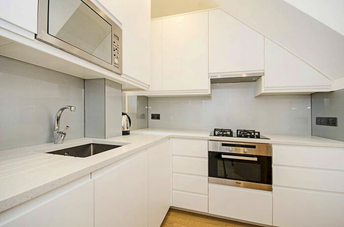 2 Bedroom Flat To Rent In Lanark Road, Little Venice, London, W9