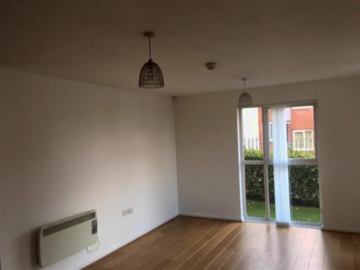 2 Bedroom Flat To Rent In Stillwater Drive, Stillwater Drive, Manchester, M11