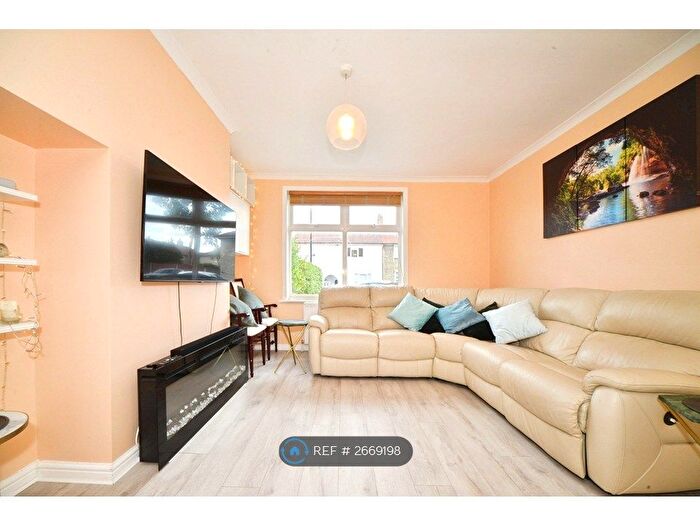2 Bedroom Terraced House To Rent In Lamerock Road, Bromley, BR1