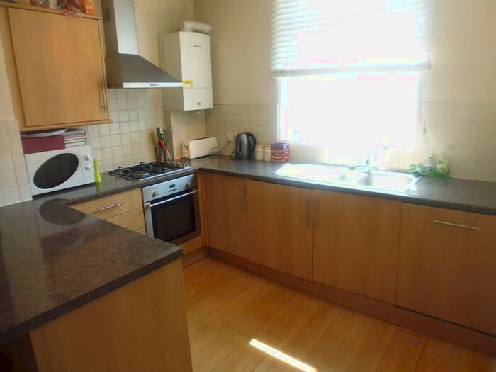 2 Bedroom Apartment To Rent In Back Welburn Avenue, Far Headingley, Leeds, LS16