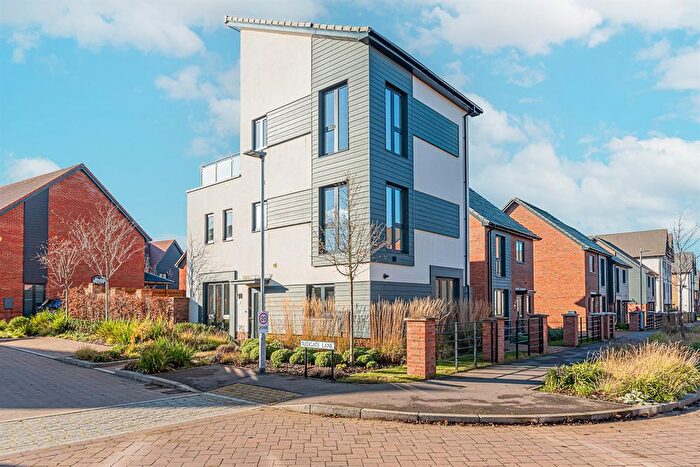 4 Bedroom Detached House To Rent In Redgate Lane, Crowthorne, RG45