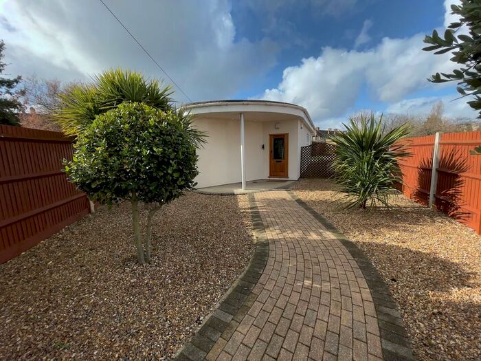 2 Bedroom Detached Bungalow To Rent In Dainford Close, Bromley, BR1