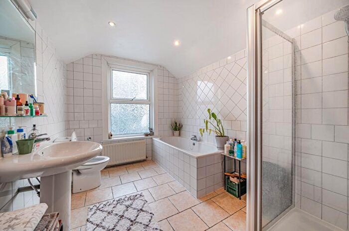 3 Bedroom End Of Terrace House For Sale In Park Road, Caterham On The Hill, CR3