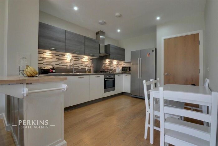 2 Bedroom Property To Rent In Potters Road, Southall, UB2